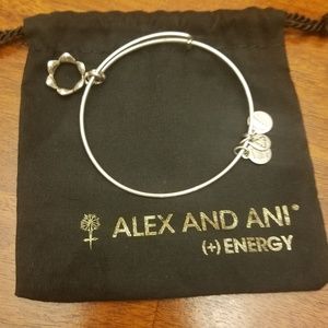 Alex and Ani Jewelry - Alex and Ani "Queen's Crown" Bracelet Alex and Ani Jewelry - Alex and Ani "Queen's Crown" Bracelet